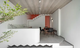 Chiêm ngưỡng ngôi nhà rộng 120m2 ôm lồng con hẻm nhỏ