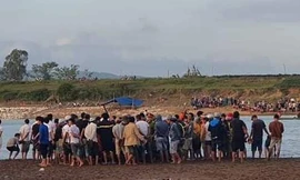 Hiện trường vụ lật thuyền trên sông Vu Gia