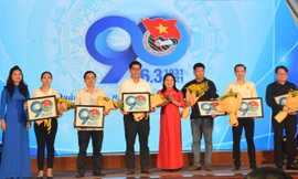 Nhiều tập thể, cá nhân nhận Bằng khen, tuyên dương tại Lễ kỷ niệm 90 năm Ngày Thành lập Đoàn TNCS Hồ Chí Minh.