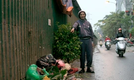 Ông Phùng Văn Đôn, người dân tại phố Mới ngã tư Sở (Đống Đa) nhiều lần gửi lên các cấp chính quyền, nhưng đến nay vẫn chưa nhận được hồi âm