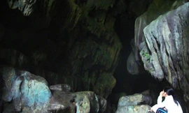 Xuống sông ngầm và động nuốt người