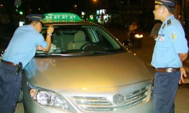 Vợ chồng người Úc đi taxi 7 km bị 'chém' gần một triệu