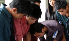 Choáng với phí học lại