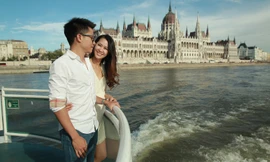 Vợ chồng Dương Thuỳ Linh khoe ảnh ngọt ngào khi du lịch ở trời Âu