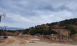 40 nền móng biệt thự “cày xới” bán đảo Sơn Trà (chụp hồi tháng 3/2017). 