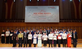 Trao học bổng cho tài năng âm nhạc trẻ Việt Nam