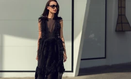 Lê Thuý khoe dáng siêu gầy khi diện cả 'cây đen' xuống phố