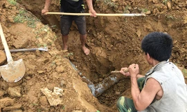 Hình ảnh tháo dỡ ống xả thải ngày 5/4.