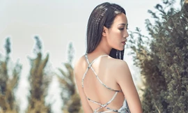 Vợ Việt Hoàn diện váy maxi khoe lưng trần gợi cảm