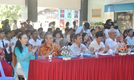 Các đại biểu, khách mời tại buổi giao lưu.