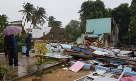 Mưa lũ, sạt lở khiến hàng chục người chết, nhiều thôn làng tan hoang xơ xác. Ảnh H. Văn