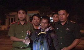 Băng rừng mang hai ba lô ma túy qua cửa khẩu