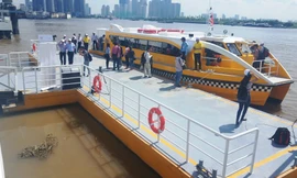 Cận cảnh tàu buýt sông đầu tiên ở Sài Gòn