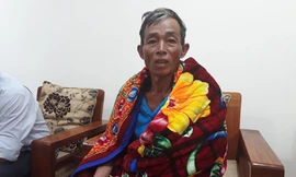 Ông Phụng kể lại sự việc. Ảnh N.Thành.