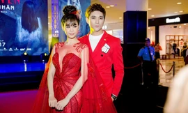 Tim - Trương Quỳnh Anh diện cây đỏ trên thảm đỏ