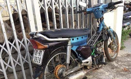 Chiếc xe máy vi phạm giao thông do 3 đối tượng điều khiển.