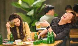 Nhã Phương đòi uống rượu thật để đóng cảnh say xỉn trong 'Yêu đi, đừng sợ'.