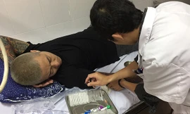 Tuấn Hưng nhập viện vì kiệt sức.