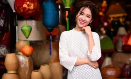 DJ Trang Moon xinh tươi trong tà áo dài ngày Tết