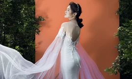 Á hậu Thuỳ Dung khoe lưng trần quyến rũ với váy ren xuyên thấu