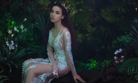Hồ Ngọc Hà mặc váy xuyên thấu, hoá 'nữ thần' đẹp mê hoặc