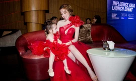 Con gái Elly Trần cực đáng yêu khi mặc đồ đôi cùng mẹ 