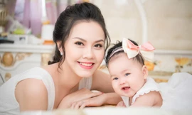 Người đẹp Hồng Phúc khoe con gái sau thời gian ở ẩn