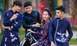 Khánh Ngân diện áo dài du xuân cùng dàn 'trai đẹp'