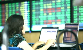 Hai sàn chứng khoán phiên này xanh điểm