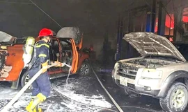 Hiện trường vụ cháy thiêu rụi nhiều ô tô ở Hạ Long