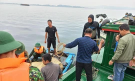 Va chạm với tàu vận tải trên vịnh Hạ Long, 2 vợ chồng ngư dân tử vong