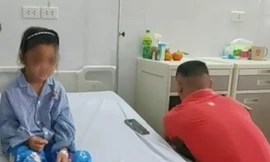 Đình chỉ cô giáo dùng thước kẻ gõ vào đầu học sinh ở Quảng Ninh