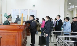 Cửa khẩu Móng Cái đón gần 1.000 khách nhập cảnh ngày đầu năm