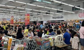 Khóc - cười nghìn lẻ một kiểu tránh nóng 'mùa mất điện' 