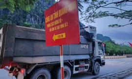 Đường bao biển Hạ Long - Cẩm Phả oằn mình gánh xe 'hổ vồ' hoạt động trái phép