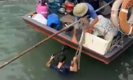 Clip ngư dân cứu sống nạn nhân nhảy cầu Bãi Cháy