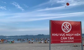 Bé trai 8 tuổi mất tích khi tắm biển ở khu vực cấm tại Hạ Long