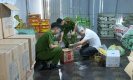 Phát hiện hơn 2 tấn thực phẩm đông lạnh không rõ nguồn gốc tại Hạ Long