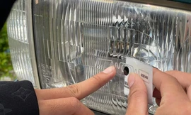 Cận cảnh người dân tranh thủ dán thẻ ETC trước giờ 'G'