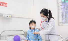 Bé gái 6 tuổi ở Hạ Long ăn nhầm bim bim tẩm thuốc diệt chuột