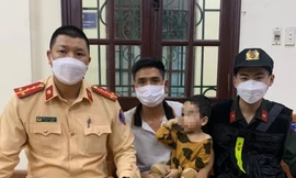 Cứu sống cháu bé bị bố ruột mang lên cầu Bãi Cháy dọa ném xuống biển