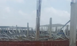 Cuồng phong thổi sập công trình kết cấu bằng thép ở Quảng Ninh