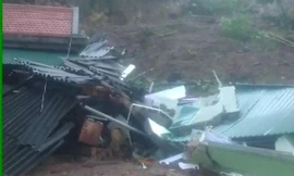 Mưa lớn gây sạt lở đất, làm sập nhà dân ở Quảng Ninh 