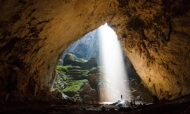 Thám hiểm hang Sơn Đoòng.