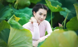 Nhan sắc của bà mẹ hai con trẻ trung xinh đẹp như gái tuổi 18