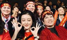 Dàn Hoa hậu, Á hậu đau tim, vỡ oà khi Việt Nam thắng Jordan