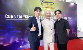 Biên đạo múa của nhóm nhạc đình đám Hàn Quốc BTS và ca sĩ, nhạc sĩ, nhà sản xuất âm nhạc Kim Hyo Jae.