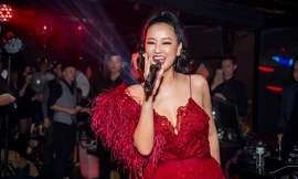 Maya mặc xuyên thấu 'bỏng mắt' biểu diễn chào năm mới 2019