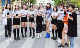 Á hậu Phương Nga nhảy quyến rũ gây 'náo loạn' phố đi bộ Hồ Gươm 