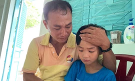 Anh Lộc vỡ òa trong hạnh phúc khi tìm được con trai sau 4 tháng.